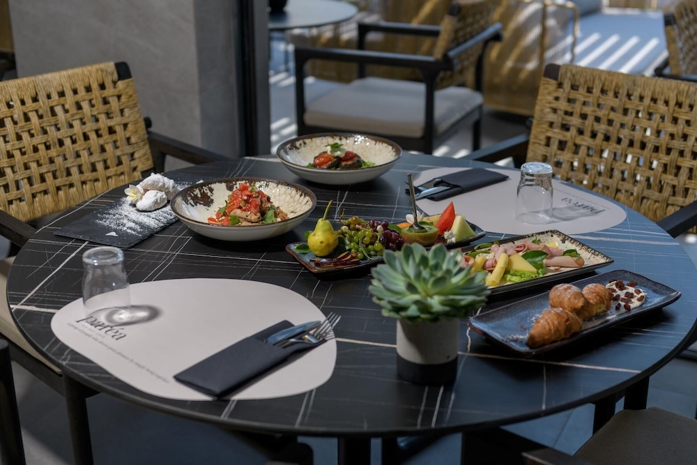Evanik Chic Hotel 32/48