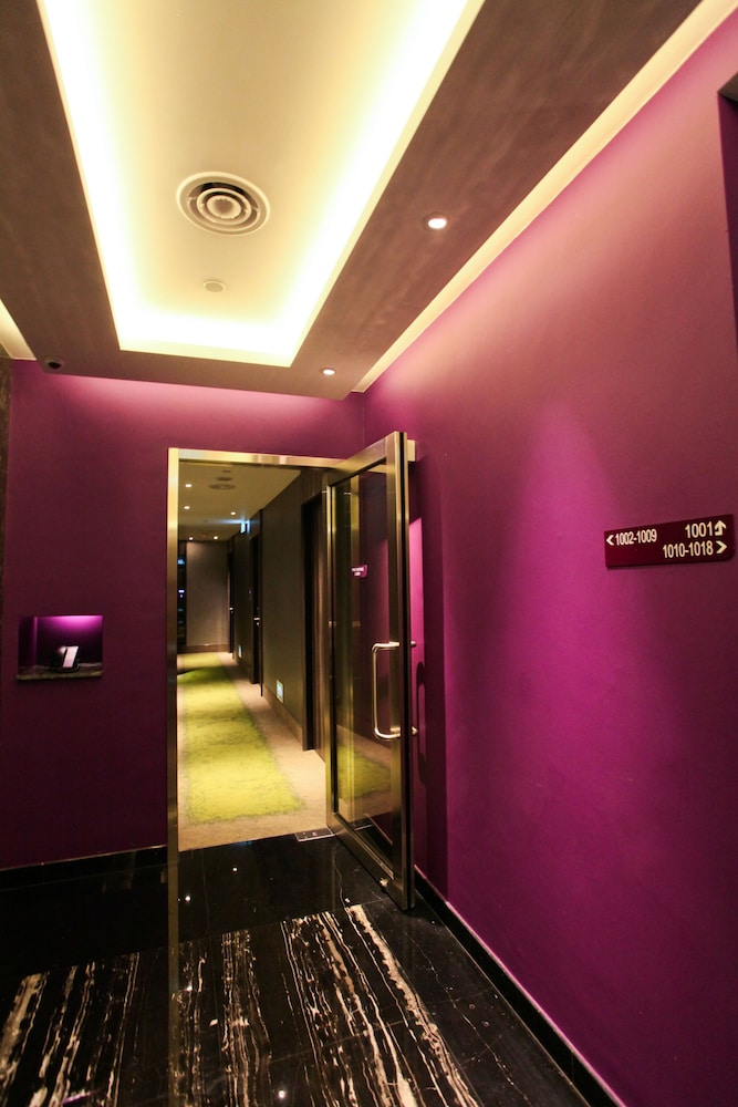 Aqueen Hotel Paya Lebar 8/32