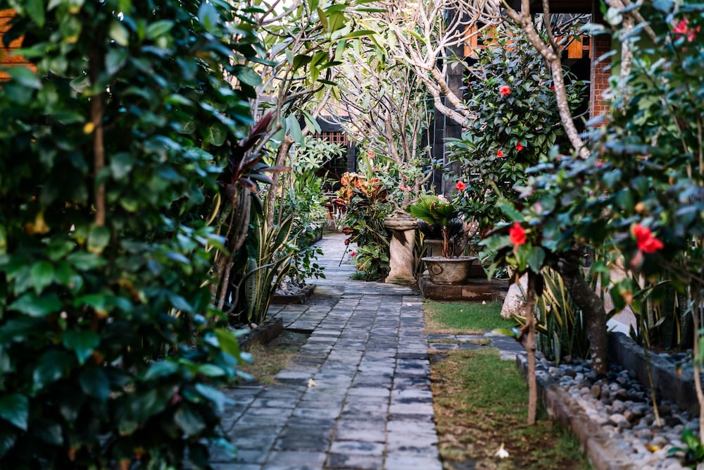 D And B Bungalow 57/67