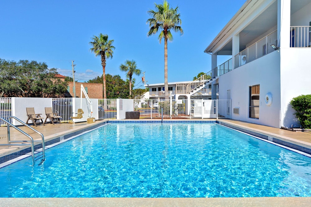Motel6 Destin, FL 42/51