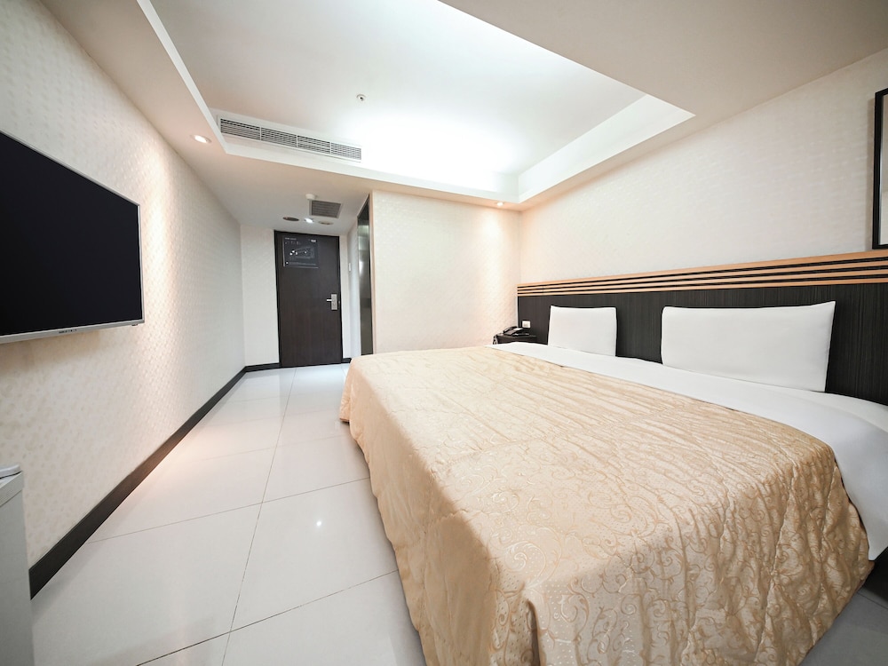 DELUXE, DOUBLE BED
