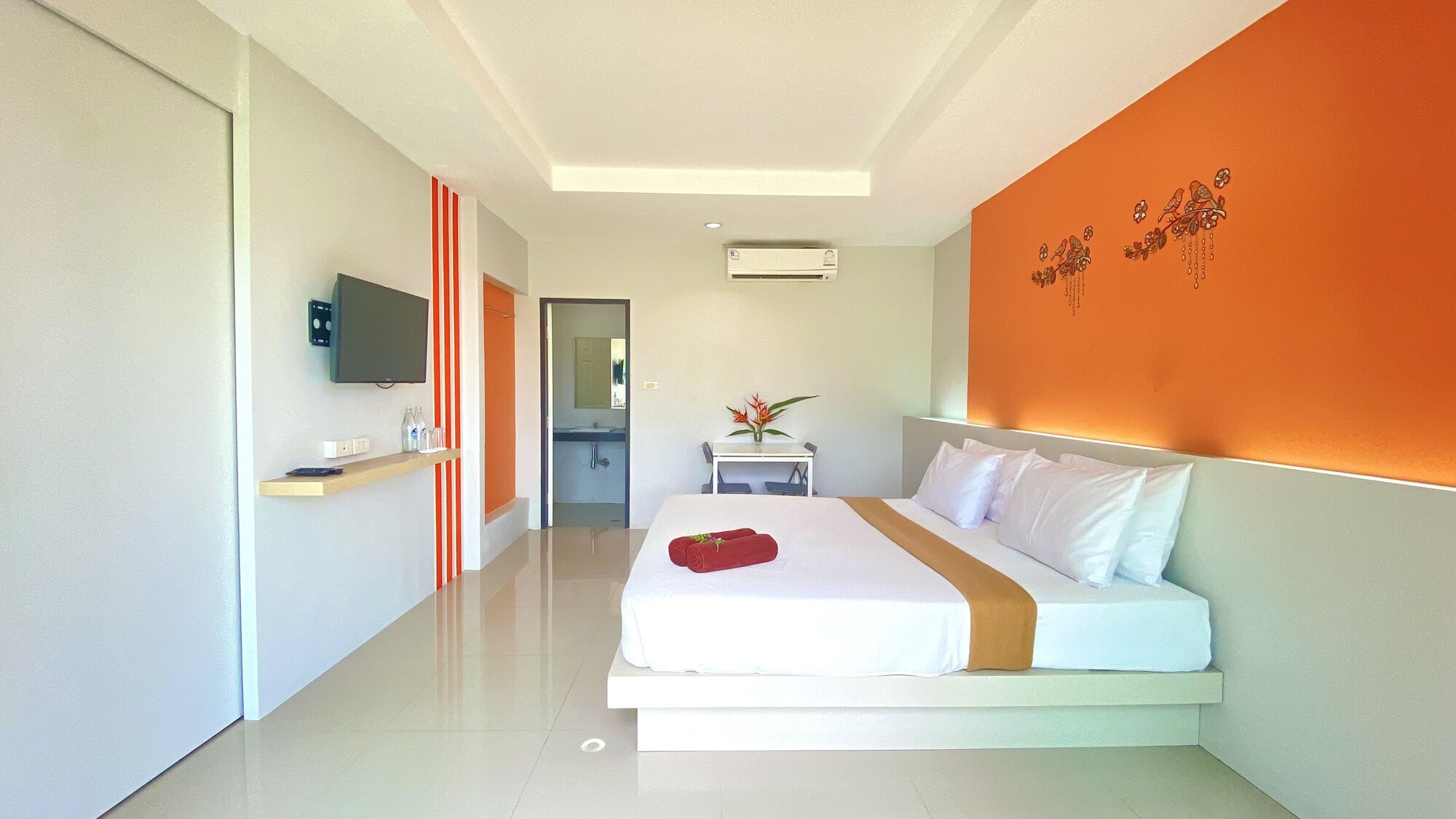 DELUXE, DOUBLE BED