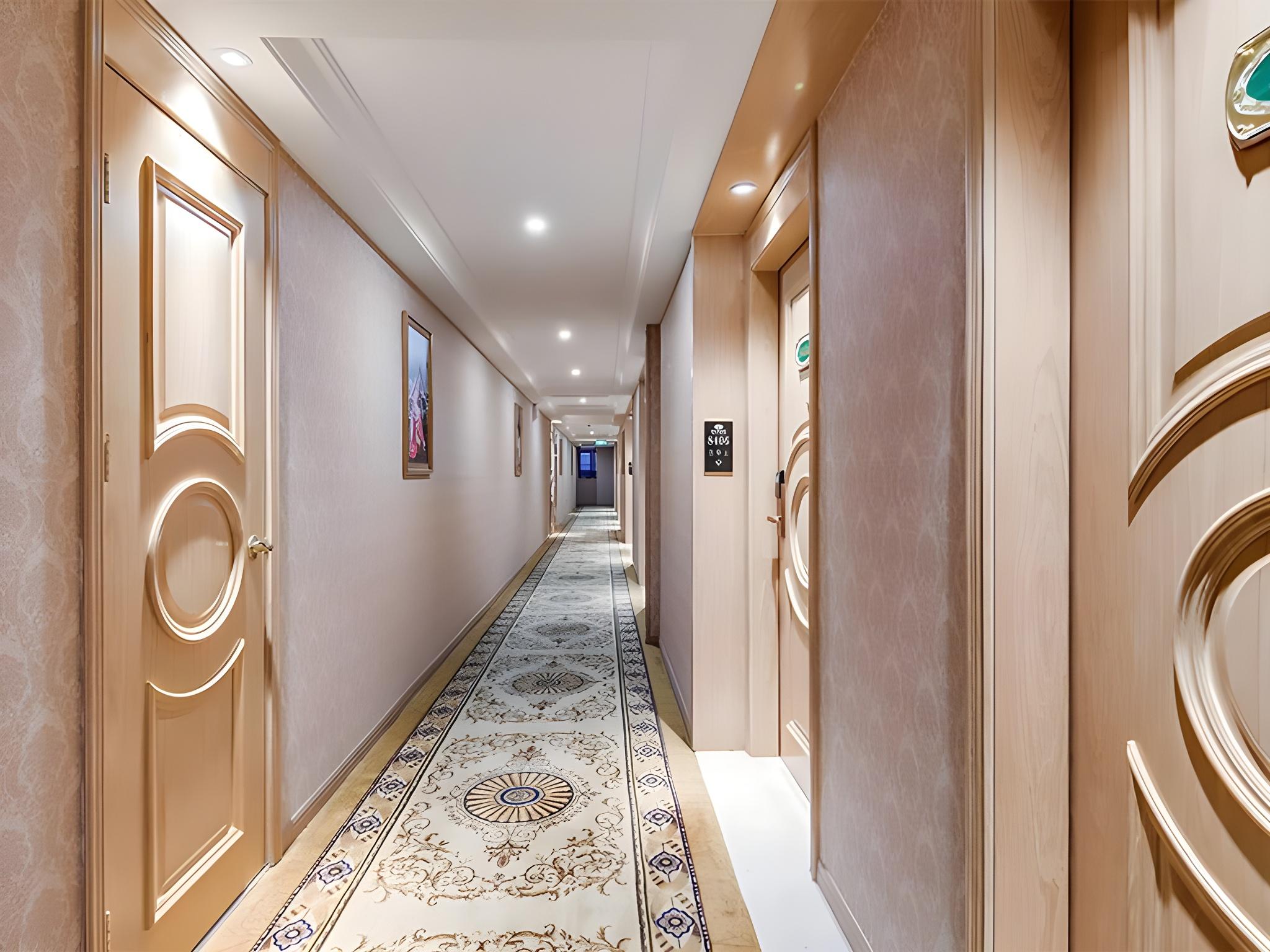 Vienna Hotel (Shanghai Hongmei South Road) 27/39