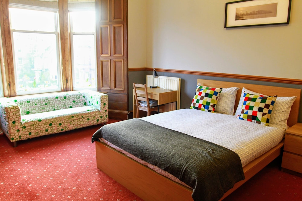 Airdenair Guest House 7/50