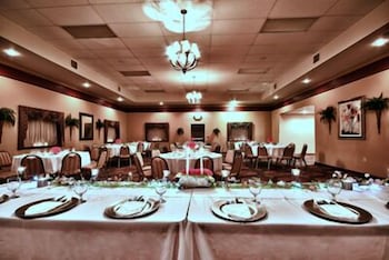 Christopher Inn and Suites 33/39