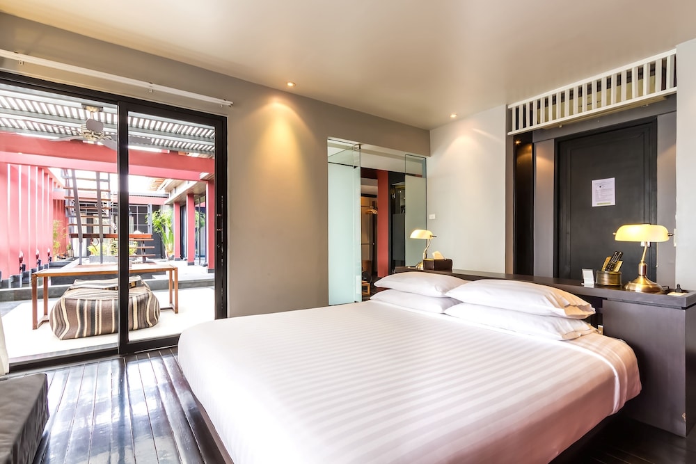 DELUXE, DOUBLE BED, CANAL VIEW