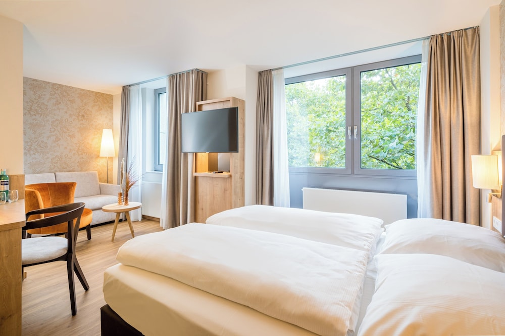 1 BEDROOM, BUSINESS, TRIPLE