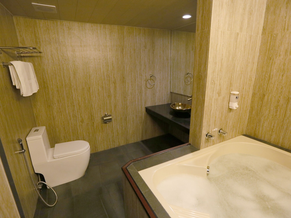 Hotel Ava Malate, Manila 60/63