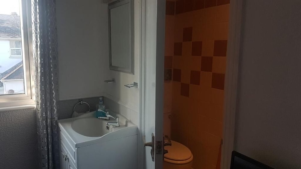 Brampton Guest House 47/50