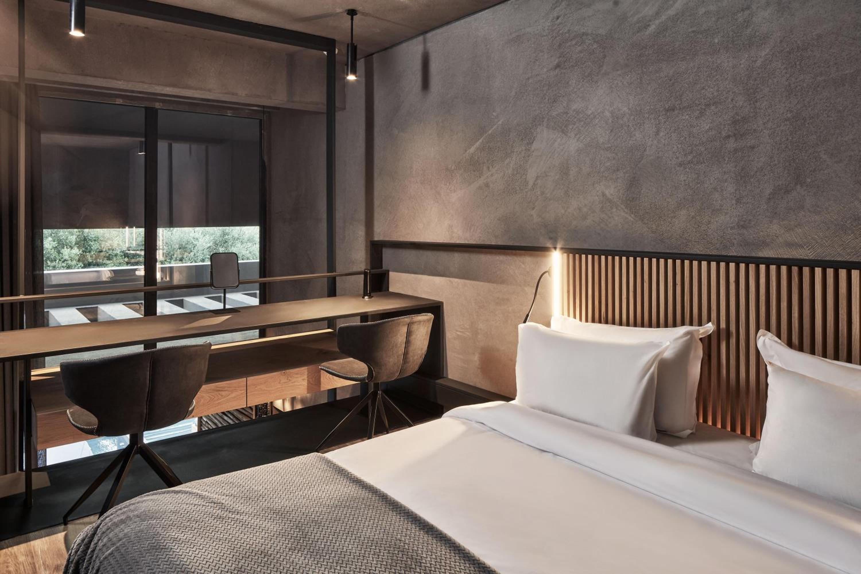 Signature, Suite, 2 Pool Beds