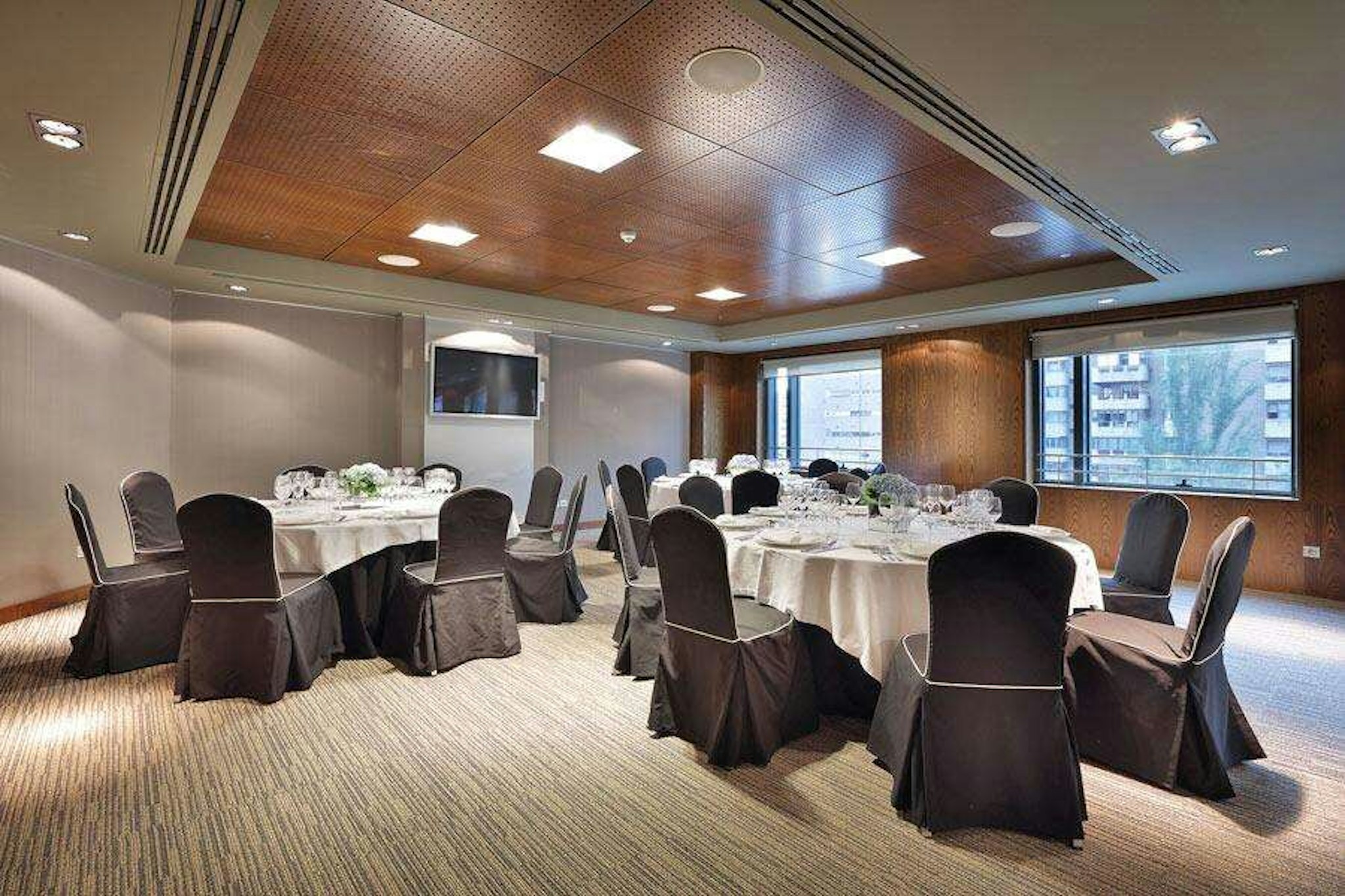 VH Eurostar Tirana Hotel Congress and Spa 55/62