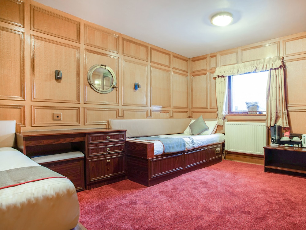 Rowers Hotel 13/48