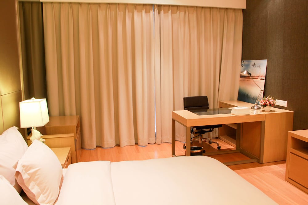 Xingyi International Hotel Poly Store 23/70