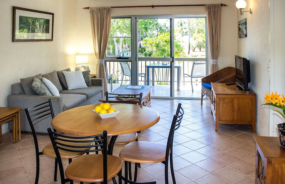 CLIFTON SANDS HOLIDAY APARTMENTS 24/49