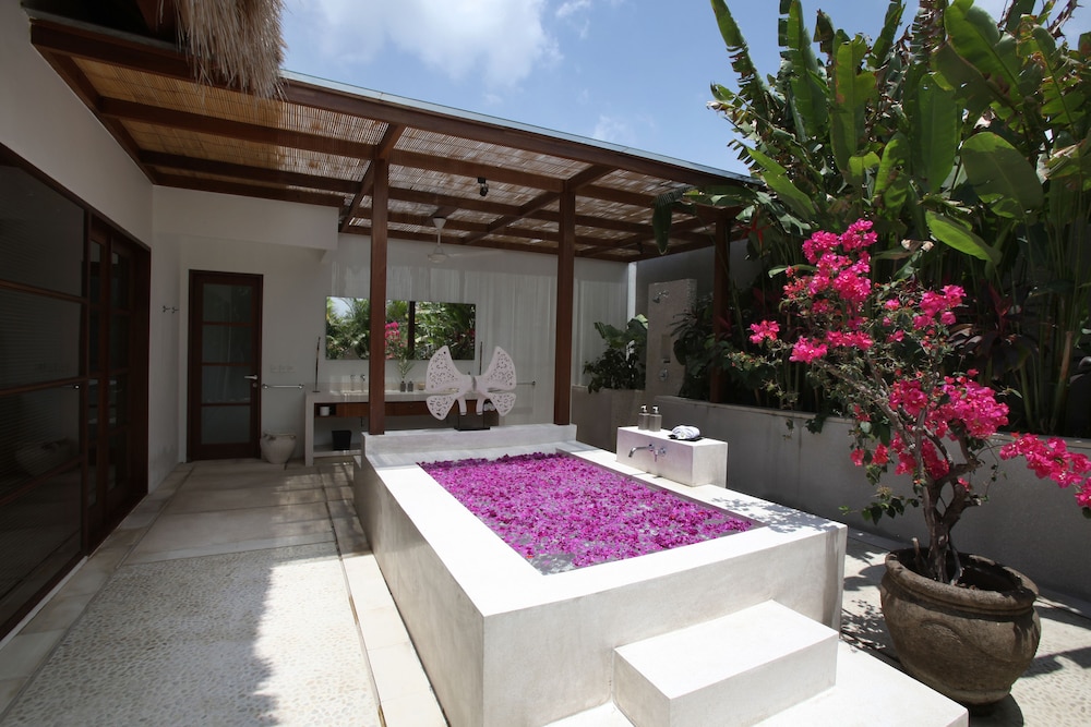 Nyaman Villas 13/34
