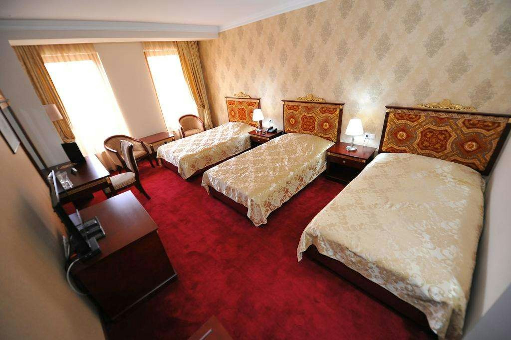 Gold Hotel 14/67