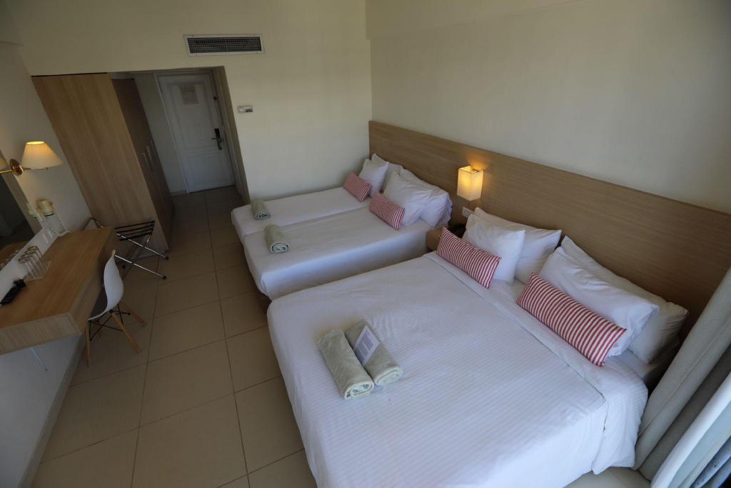 Family, Double and Twin Beds, Lateral Side Sea View