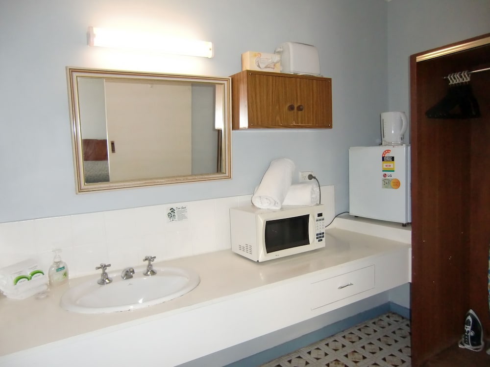 Bairnsdale Kansas City Motel 26/30