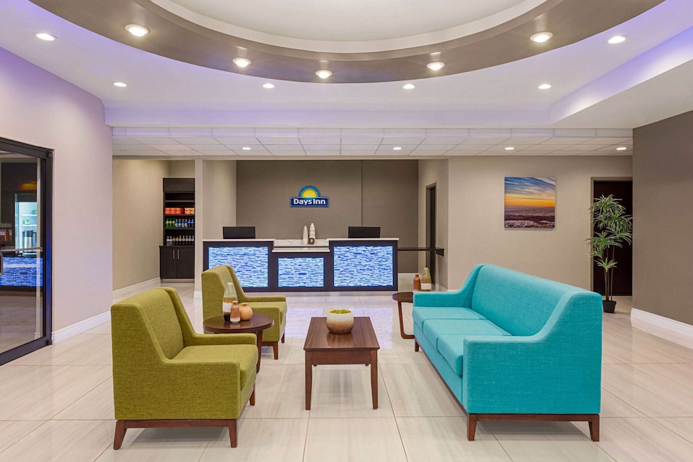 Days Inn & Suites by Wyndham Greater Tomball 42/61