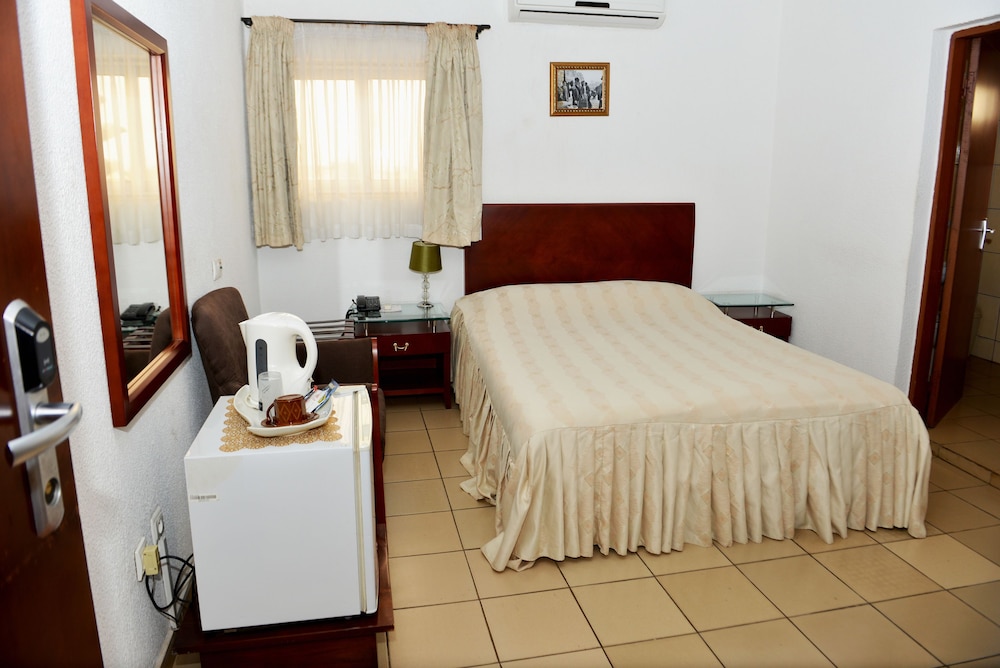 Golden Hotel & Suites 17/50