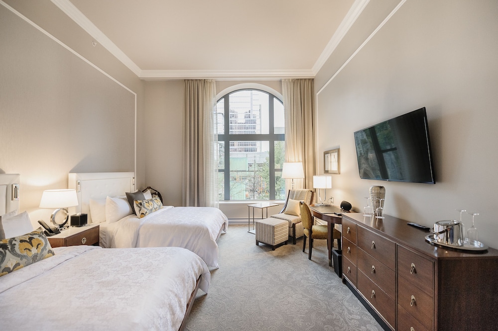 غرفة كلاسيكية بسريرين كوين بإطلالة على المدينة، Hotel Birks Montreal 2/5