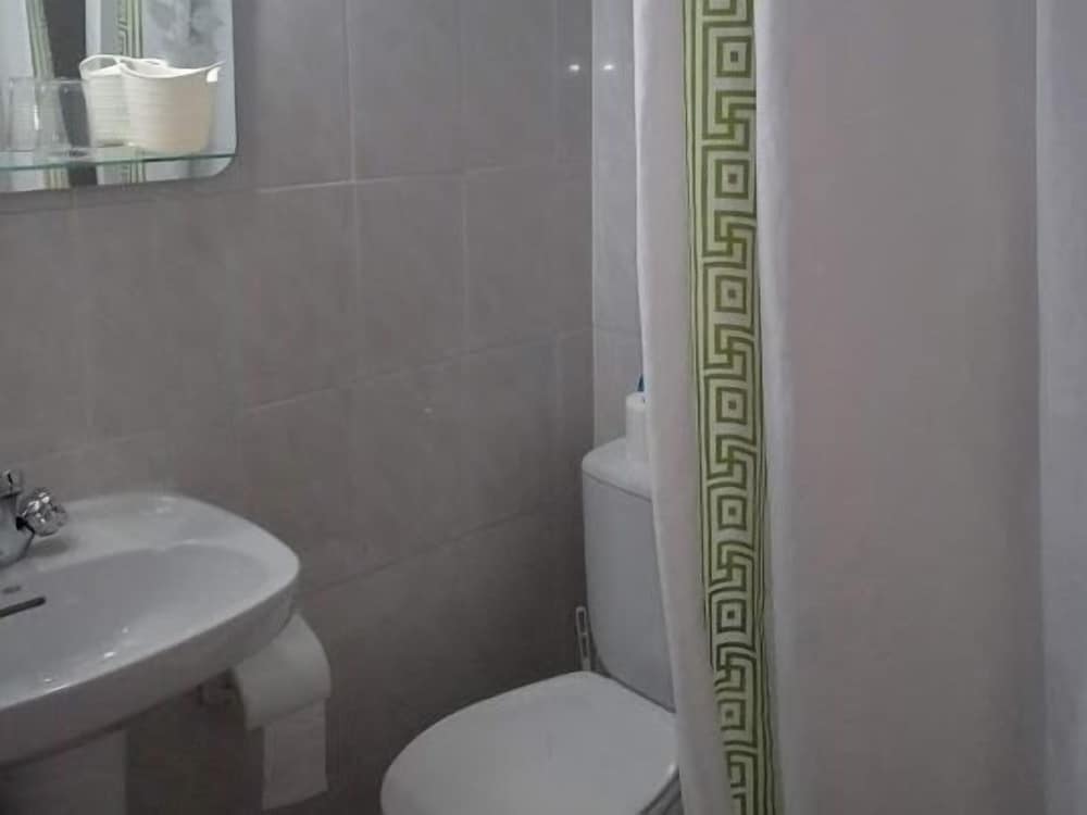 Hostal Esmeralda 34/36