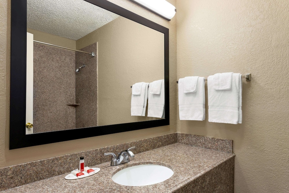 Super 8 By Wyndham Gainesville Tx 23/52