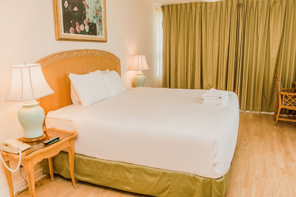 The Alexander All Suite Oceanfront Resort 37/50