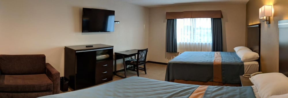EPIC Hotel Pico Rivera 8/41