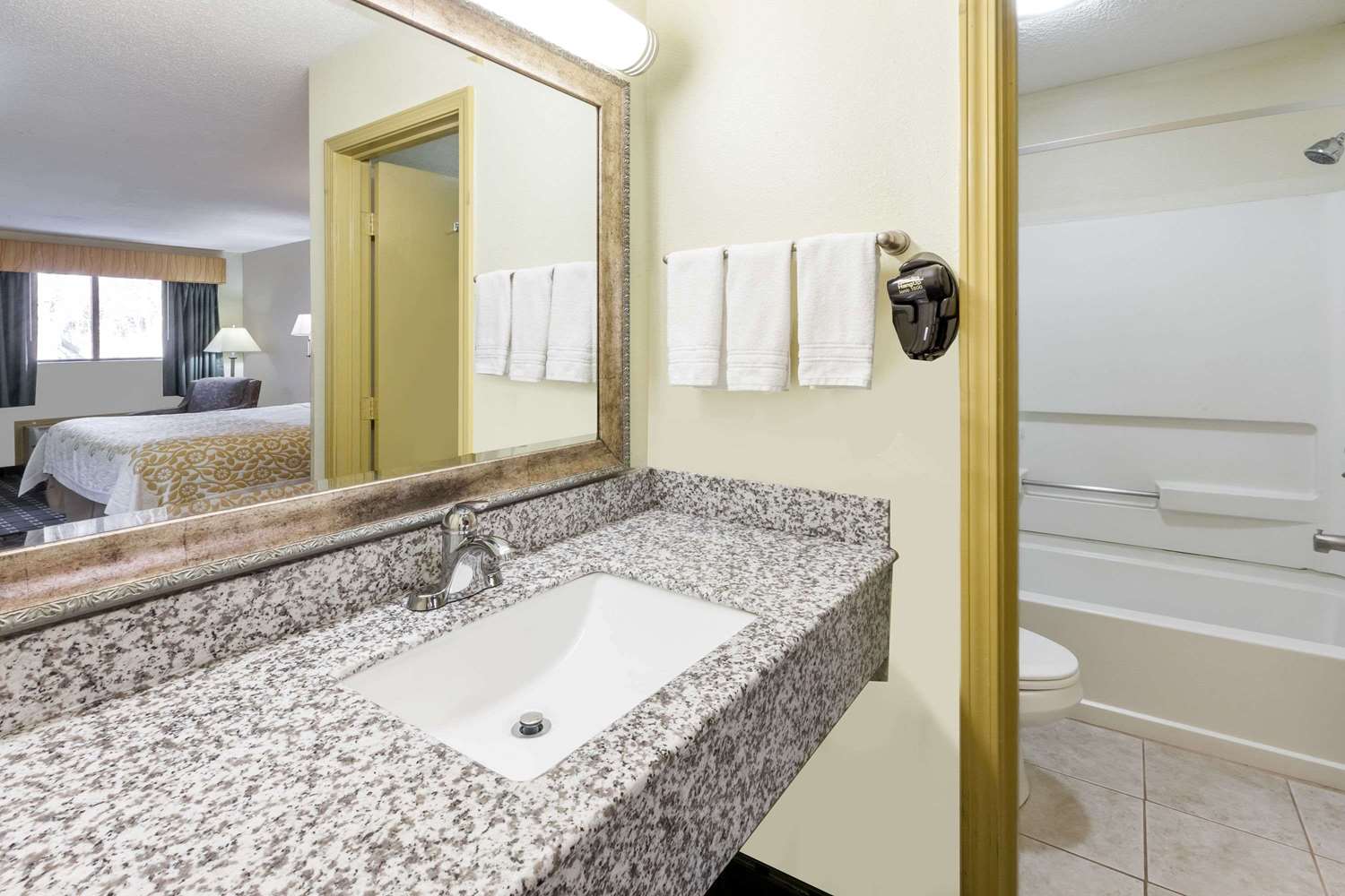 Days Inn by Wyndham Kent - Akron, Ohio 14/15