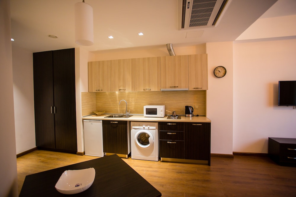 Welcome City Center Apartments 11/50
