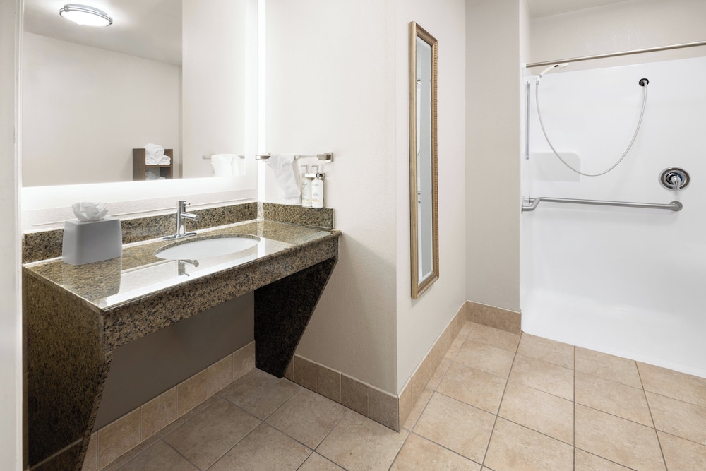 جناح استوديو بسرير كينج بمطبخ لذوي الإعاقة، Staybridge Suites Harrisburg Hershey 2/6