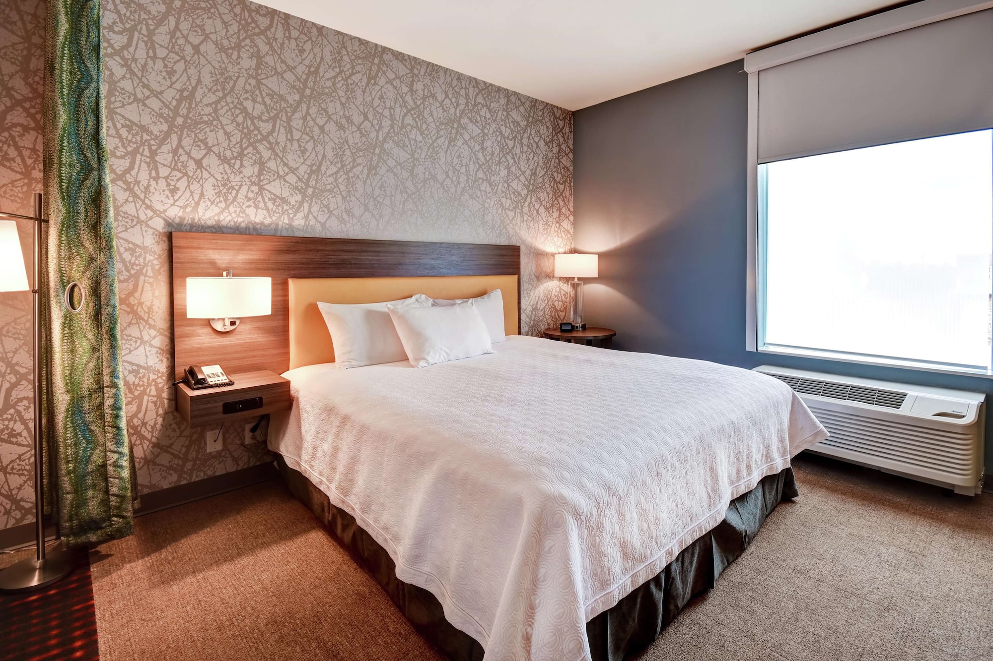 STUDIO, SUITE, KING BED