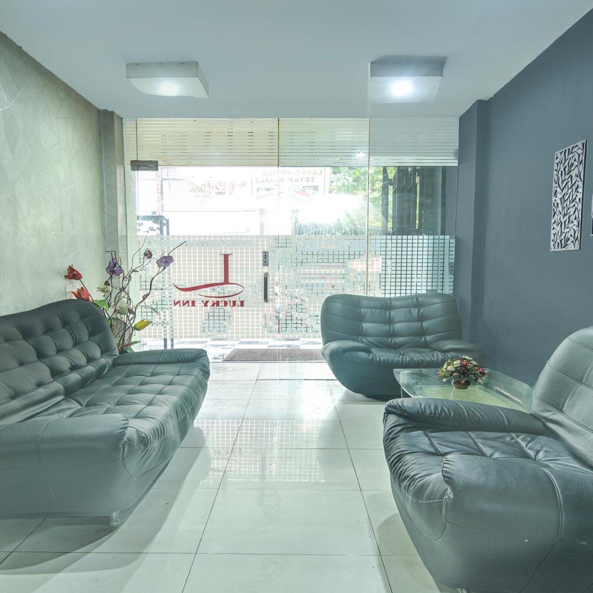 Hotel O Makassar near Mall Panakukang formerly Hotel Lucky Inn Makassar 34/44