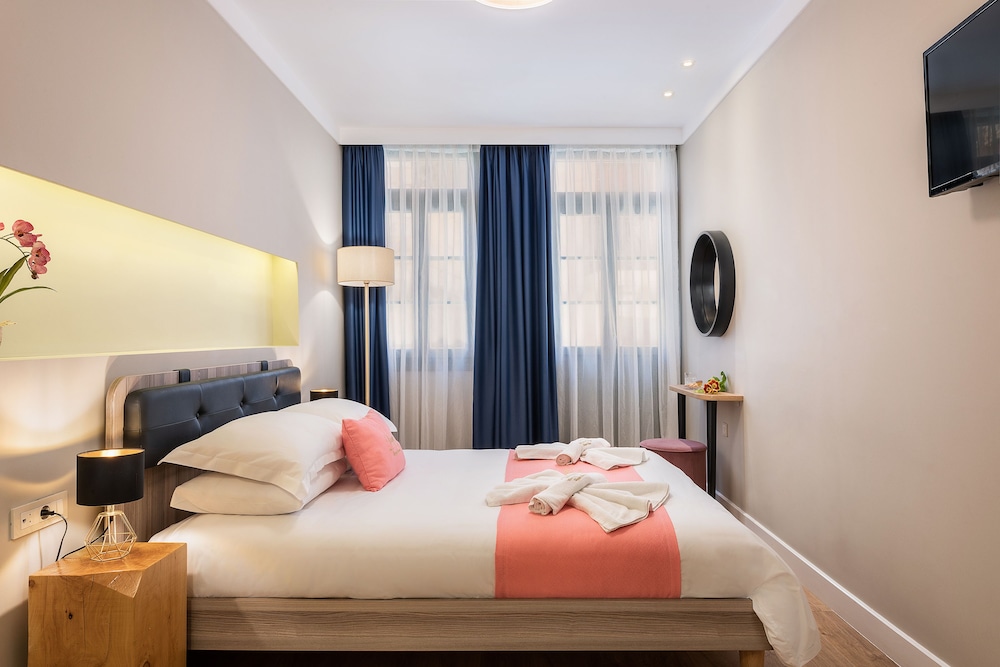 DELUXE, DOUBLE BED, BALCONY