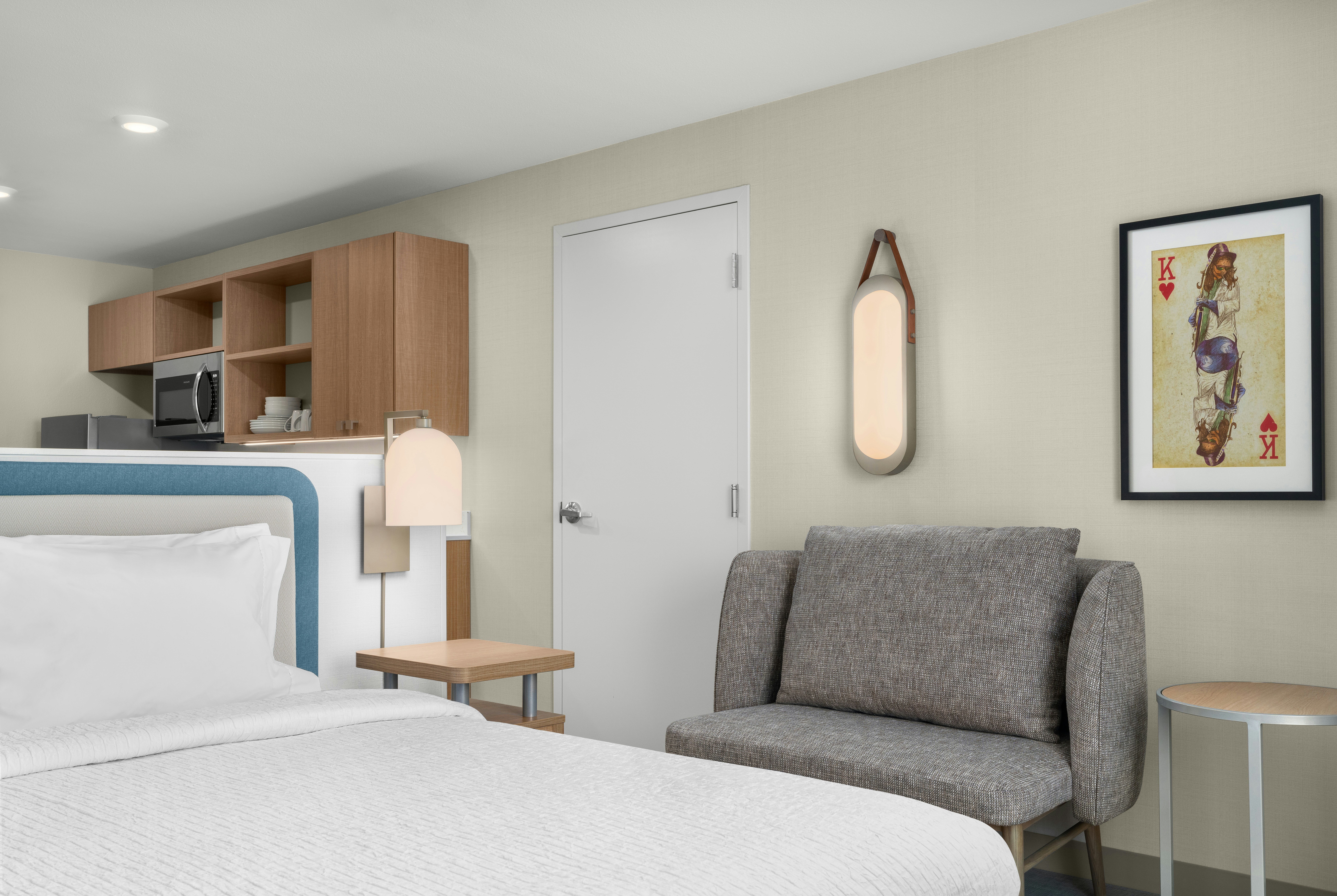 Efficiency, Suite, King Bed