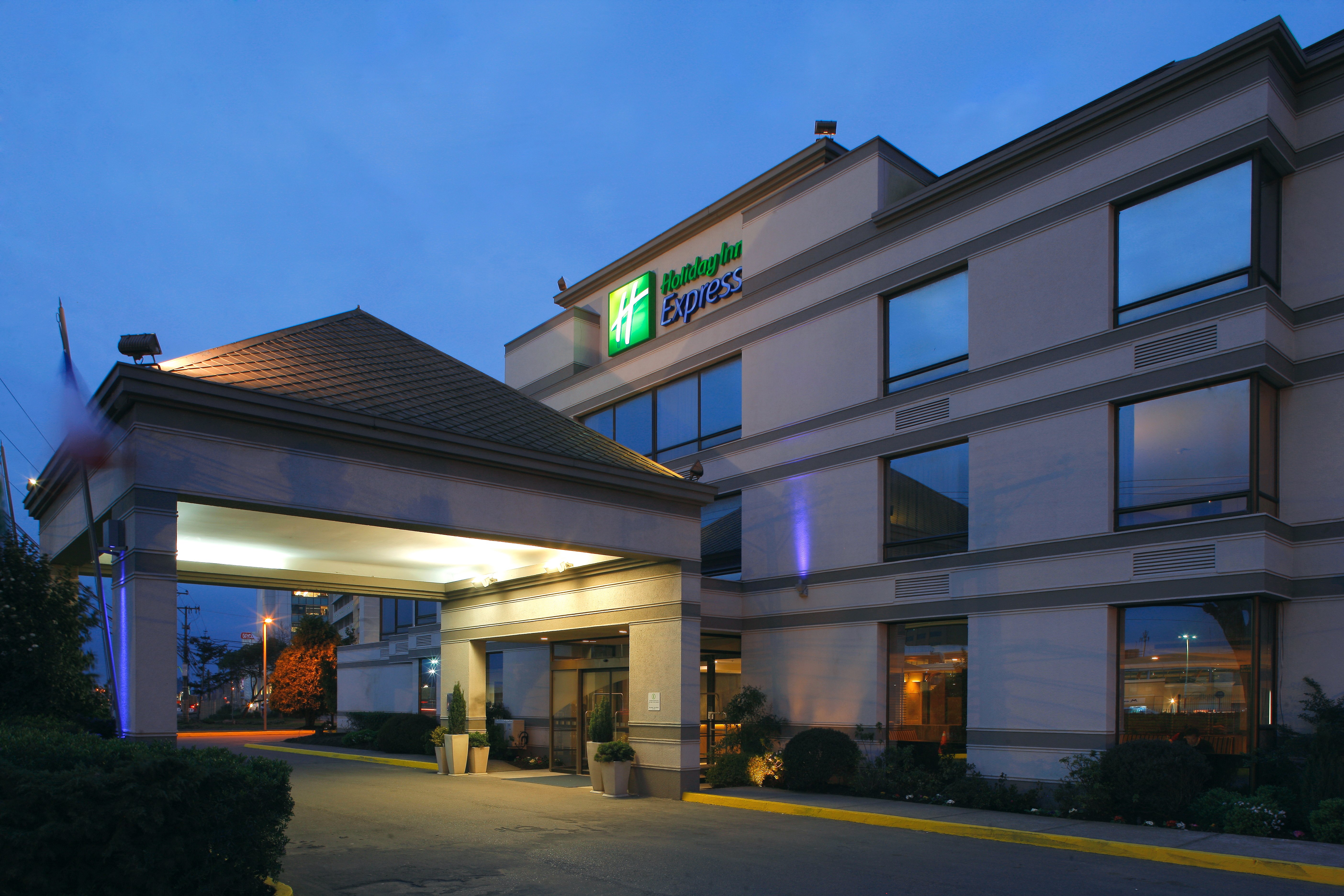 HOLIDAY INN EXPRESS CONCEPCION 8/74