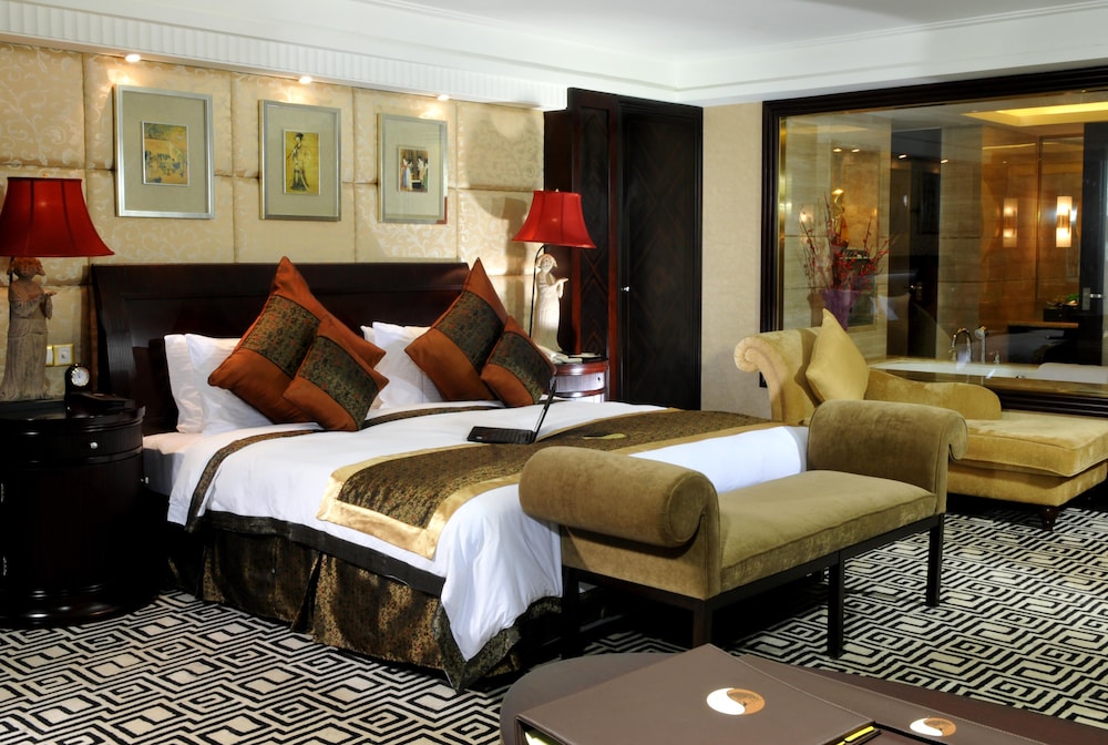 ROYAL MEDITERRANEAN HOTEL 24/47
