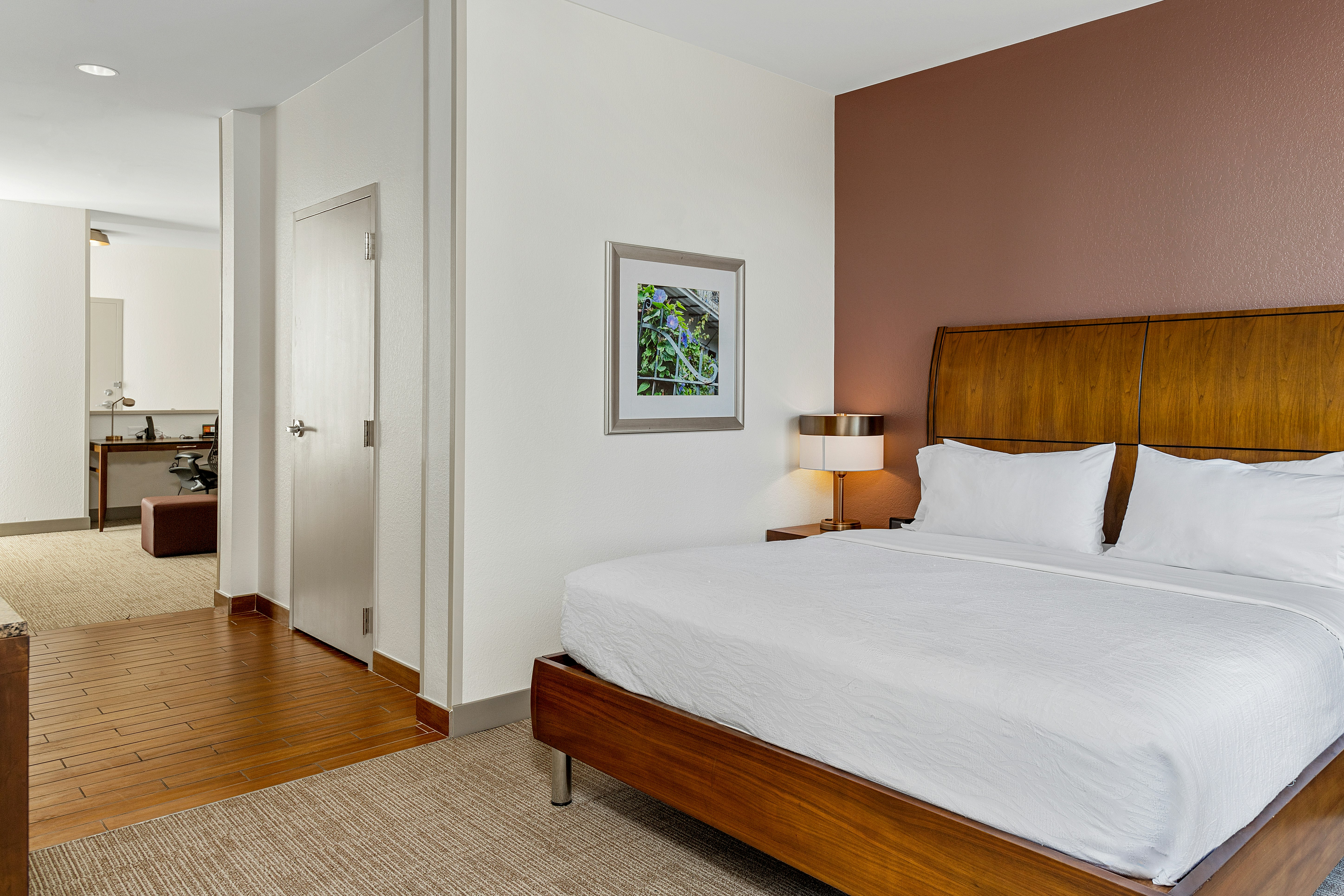 ROOM, KING BED, CITY VIEW