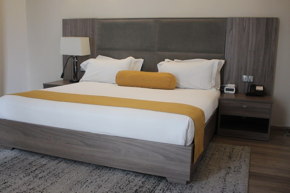 غرفة قياسية بسرير كينج، TH BonRoyal Hotel 5/8