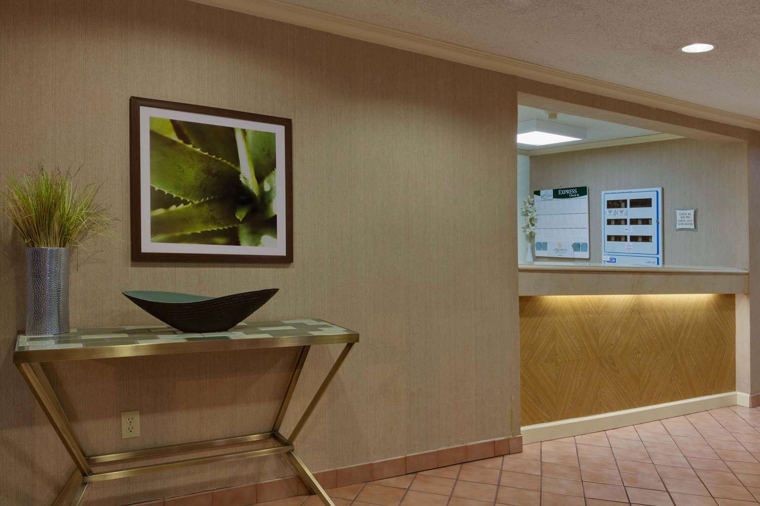 La Quinta Inn & Suites by Wyndham Lakeland East 11/37