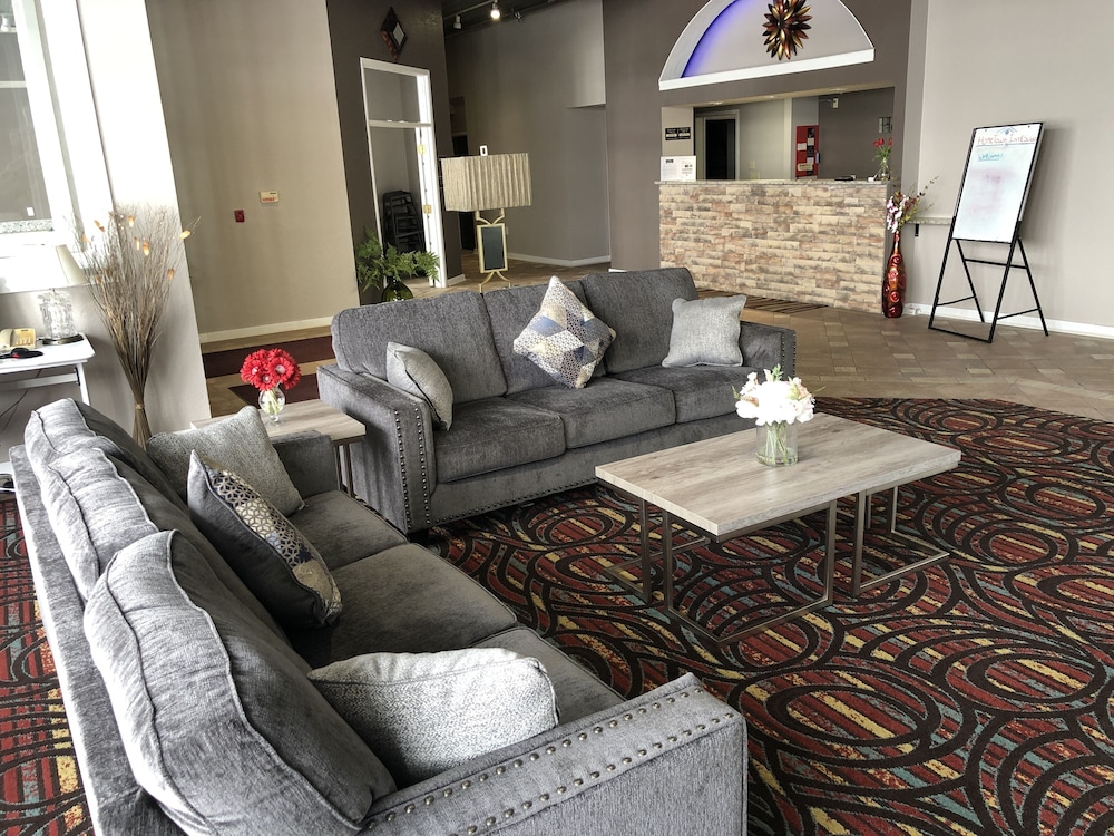 HomeTown Inn and Suites Belle Plaine 46/65