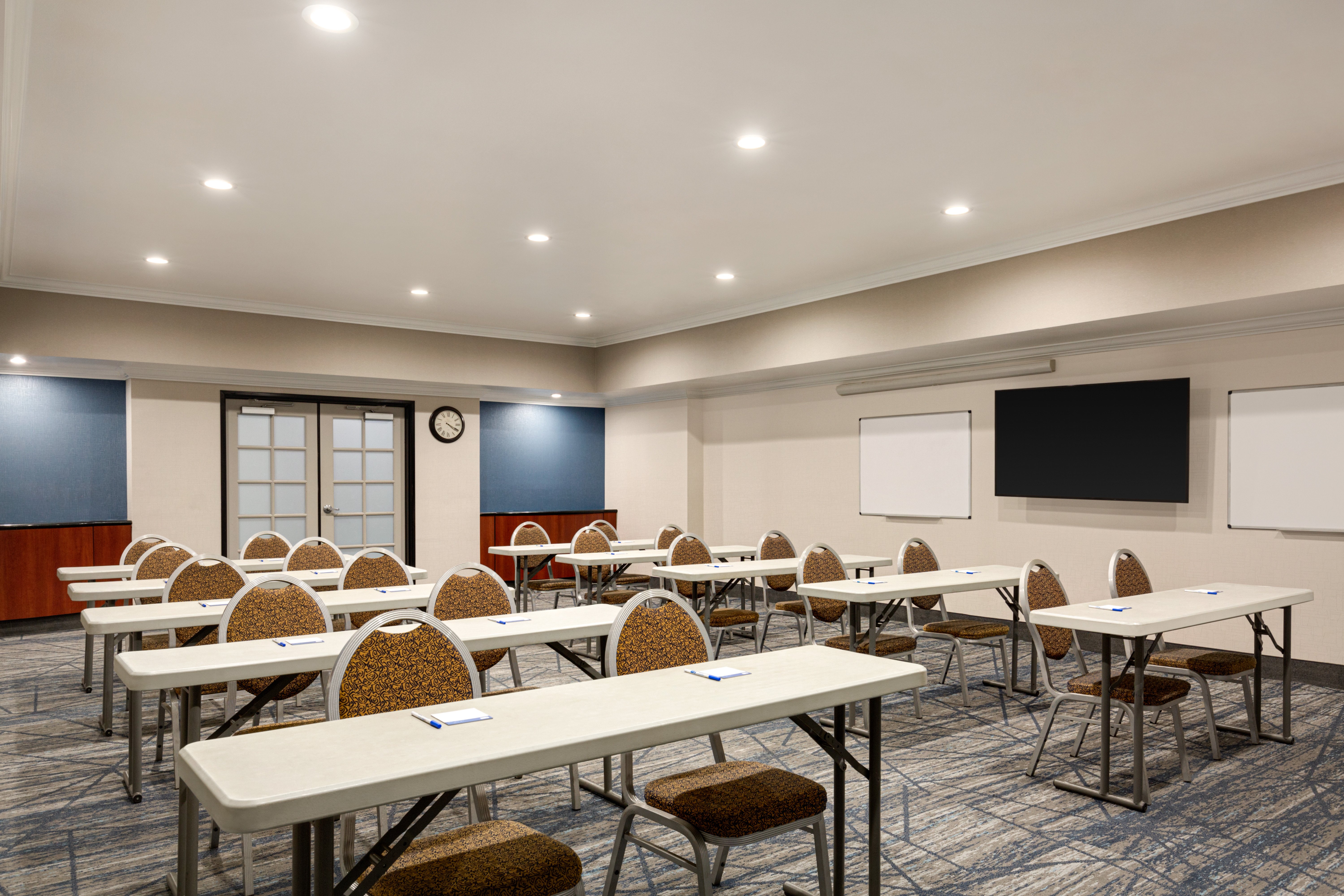 Holiday Inn Express Hotel Suites Bakersfield Central 54/71