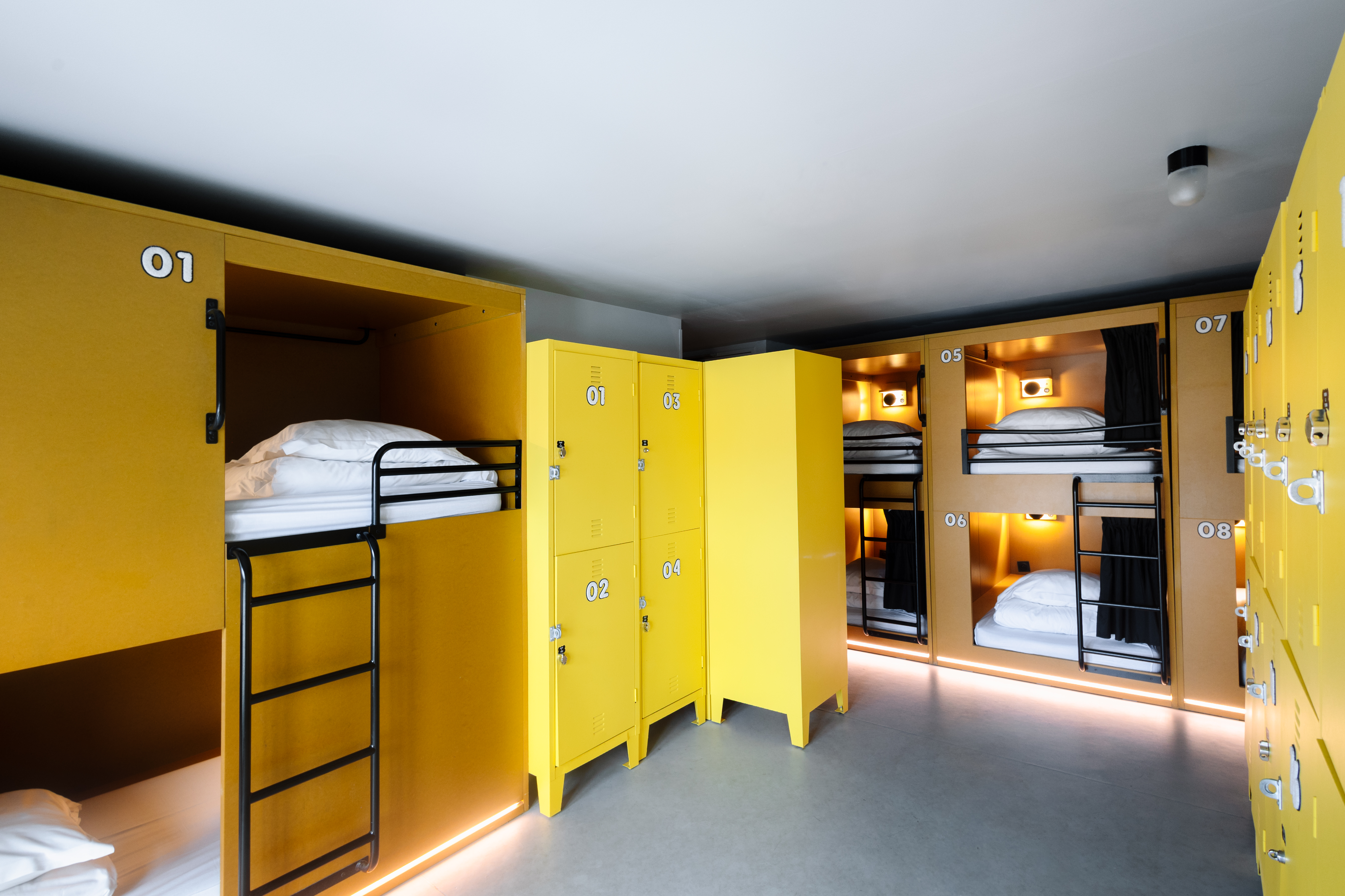 Bed in a 18 beds mixed dormitory with private bathroom