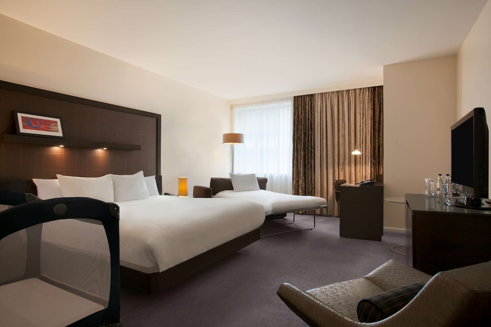 Hilton London Canary Wharf 29/74
