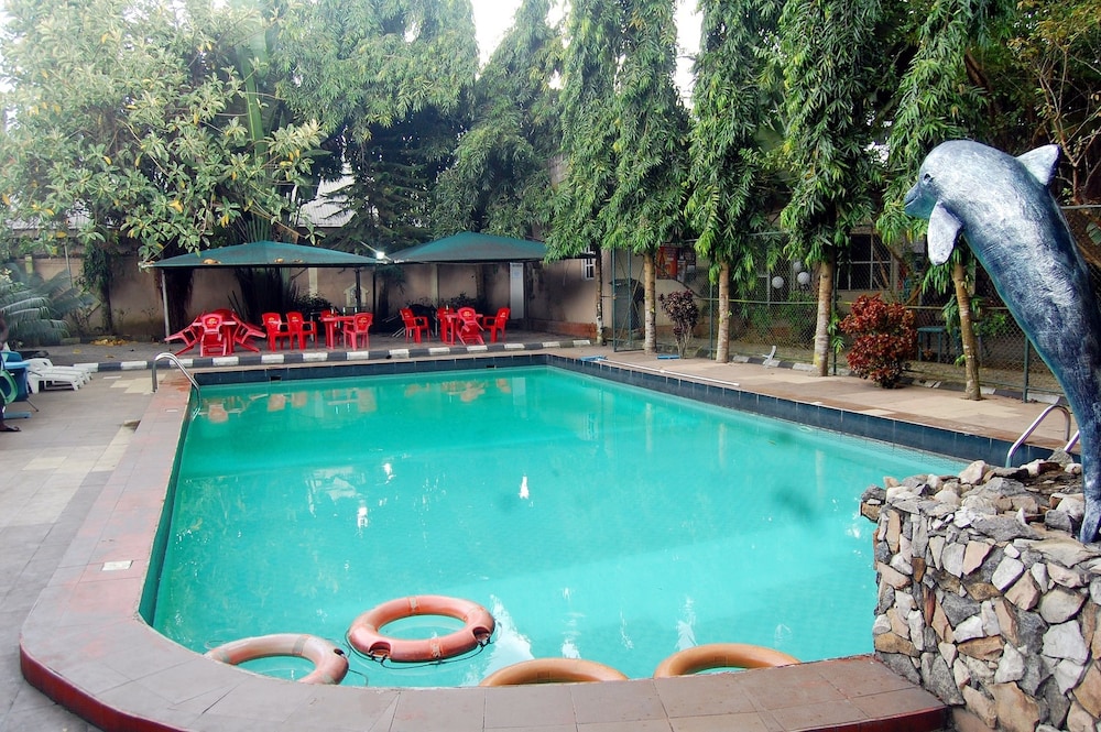 De-B Garden Hotel 34/38