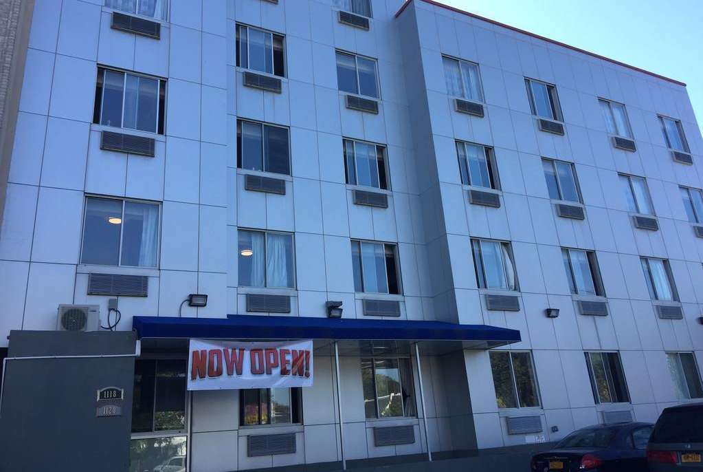 Days Inn By Wyndham Brooklyn Borough Park 1/5