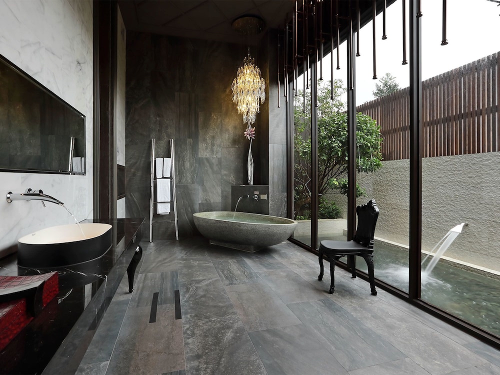 Shuei Wu Villa 50/50