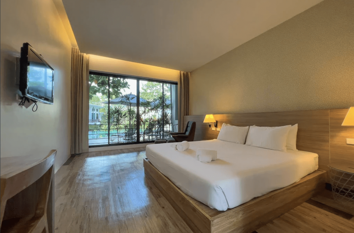 Room, King Bed, Terrace View, Building