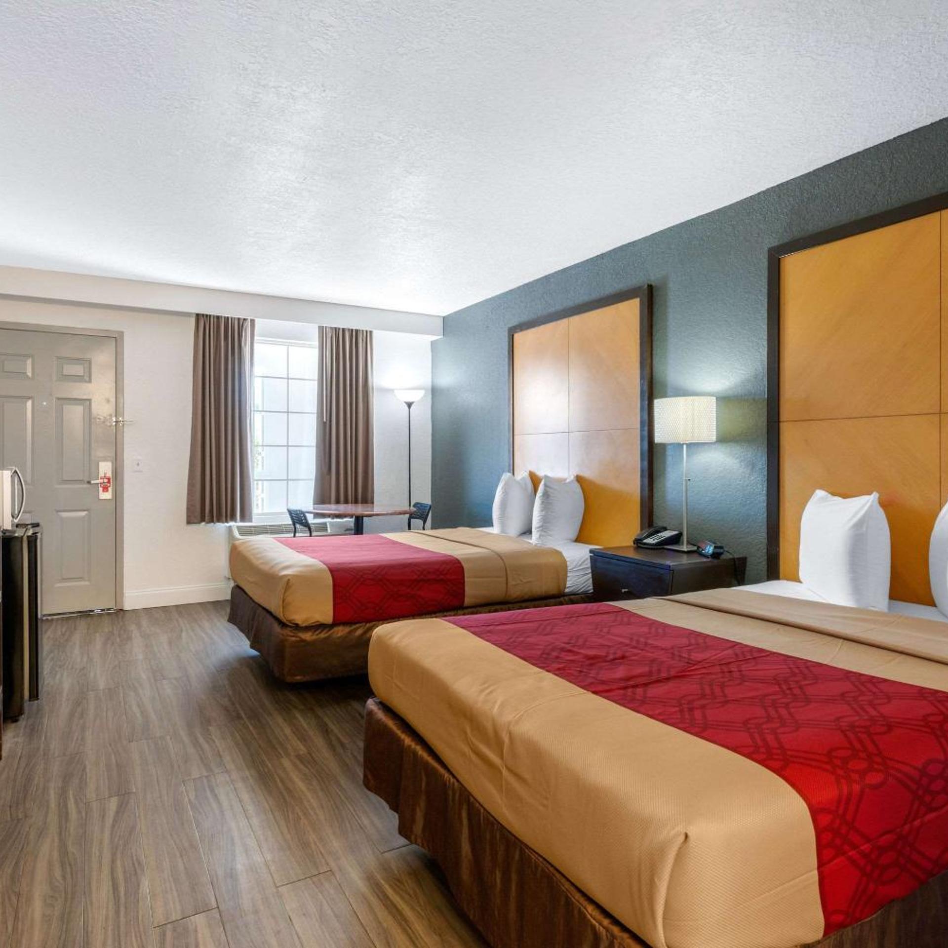 Standard, 2 Double Beds